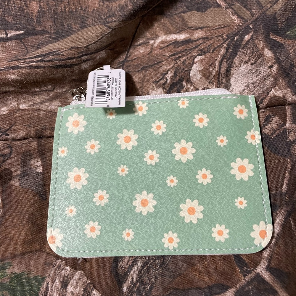 Source Unknown Green Floral Wallet
